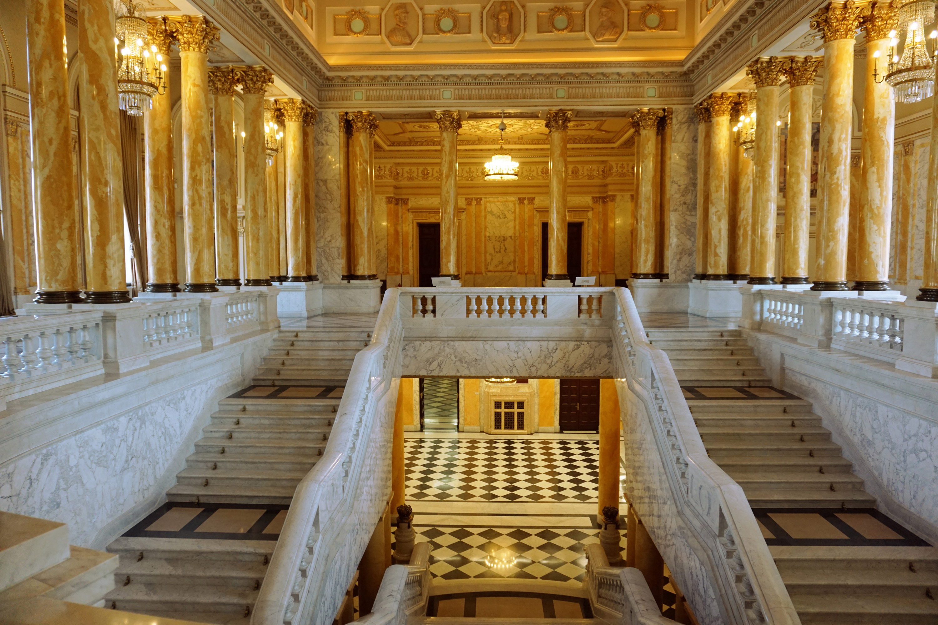 Spațiile istorice ale Palatului Regal