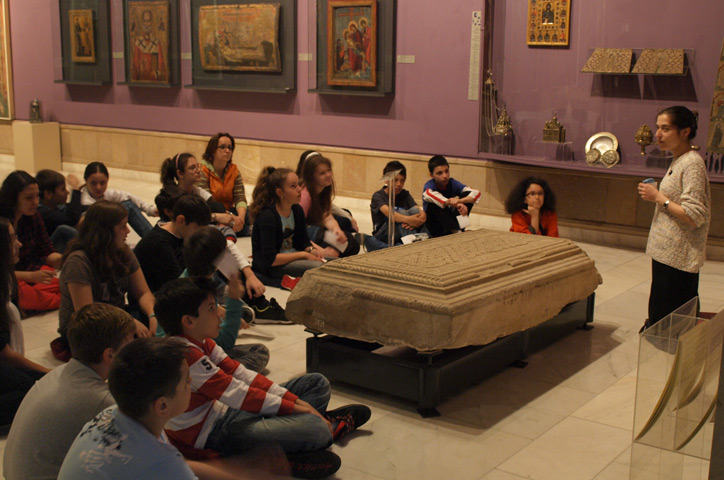 Lecţie de istorie în Galeria de Artă Veche Românească 